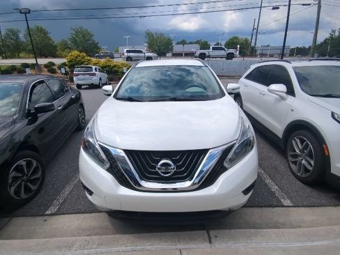 Used 2018 Nissan Murano SV FWD image 2