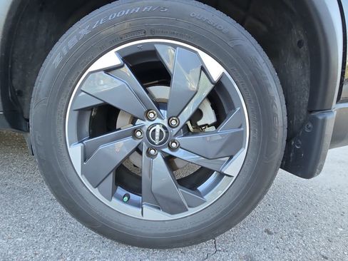 Used 2025 Nissan Rogue SV w/ SV Premium Package FWD image 11