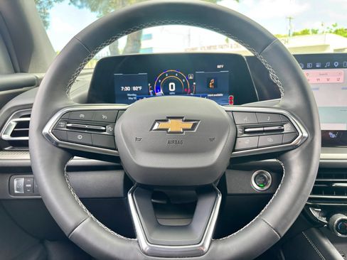 Used 2025 Chevrolet Traverse LT w/ Driver Confidence Package FWD image 14