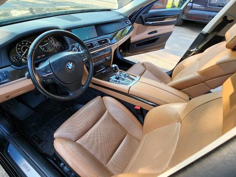 Used 2011 BMW 750Li xDrive image 27