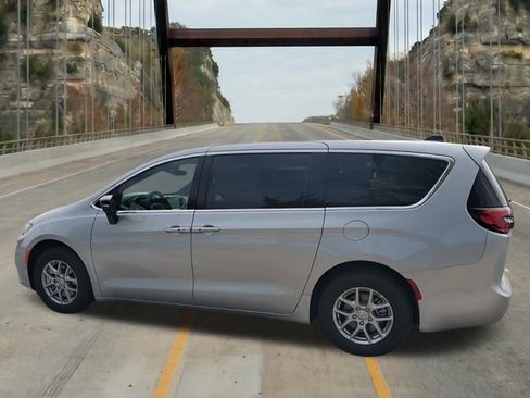 New 2026 Chrysler Pacifica Select FWD image 7