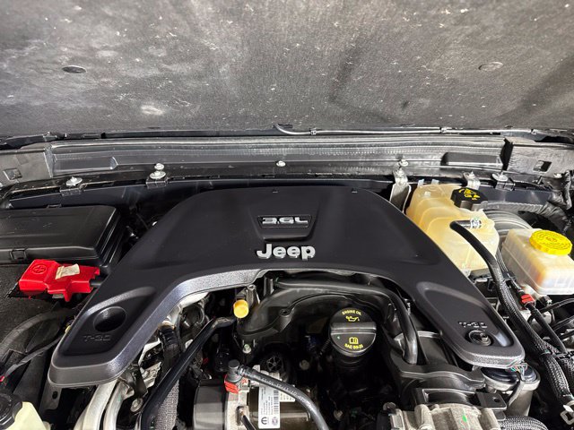 Used 2021 Jeep Wrangler Unlimited Sahara AWD/4WD image 12