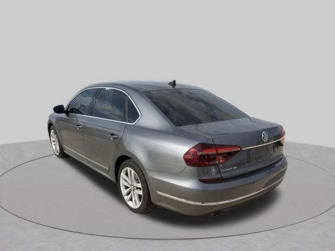 Used 2017 Volkswagen Passat 1.8T SEL Premium FWD image 4