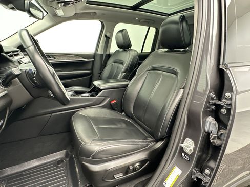 Used 2022 Jeep Grand Cherokee Limited w/ Trailer Tow Prep Group (B) image 5