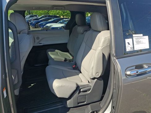 New 2026 Toyota Sienna XLE FWD image 8