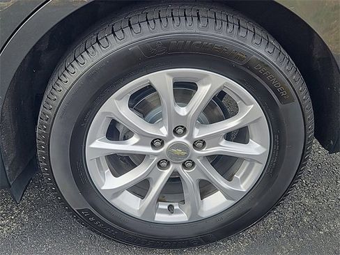 Used 2019 Chevrolet Equinox LT w/ LPO, Floor Liner Package image 7