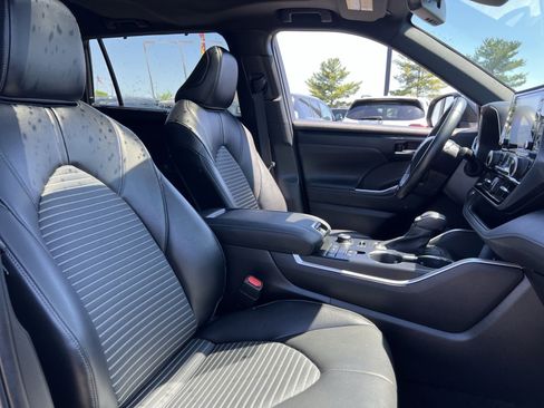Used 2022 Toyota Highlander XSE AWD/4WD image 27