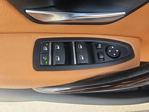 Used 2018 BMW 330i Gran Turismo xDrive AWD/4WD image 12