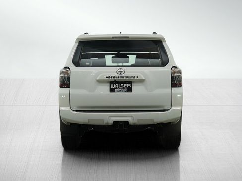 Used 2022 Toyota 4Runner SR5 Premium image 4