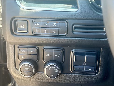 Used 2024 Chevrolet Tahoe Z71 w/ Z71 Off-Road Package AWD/4WD image 10