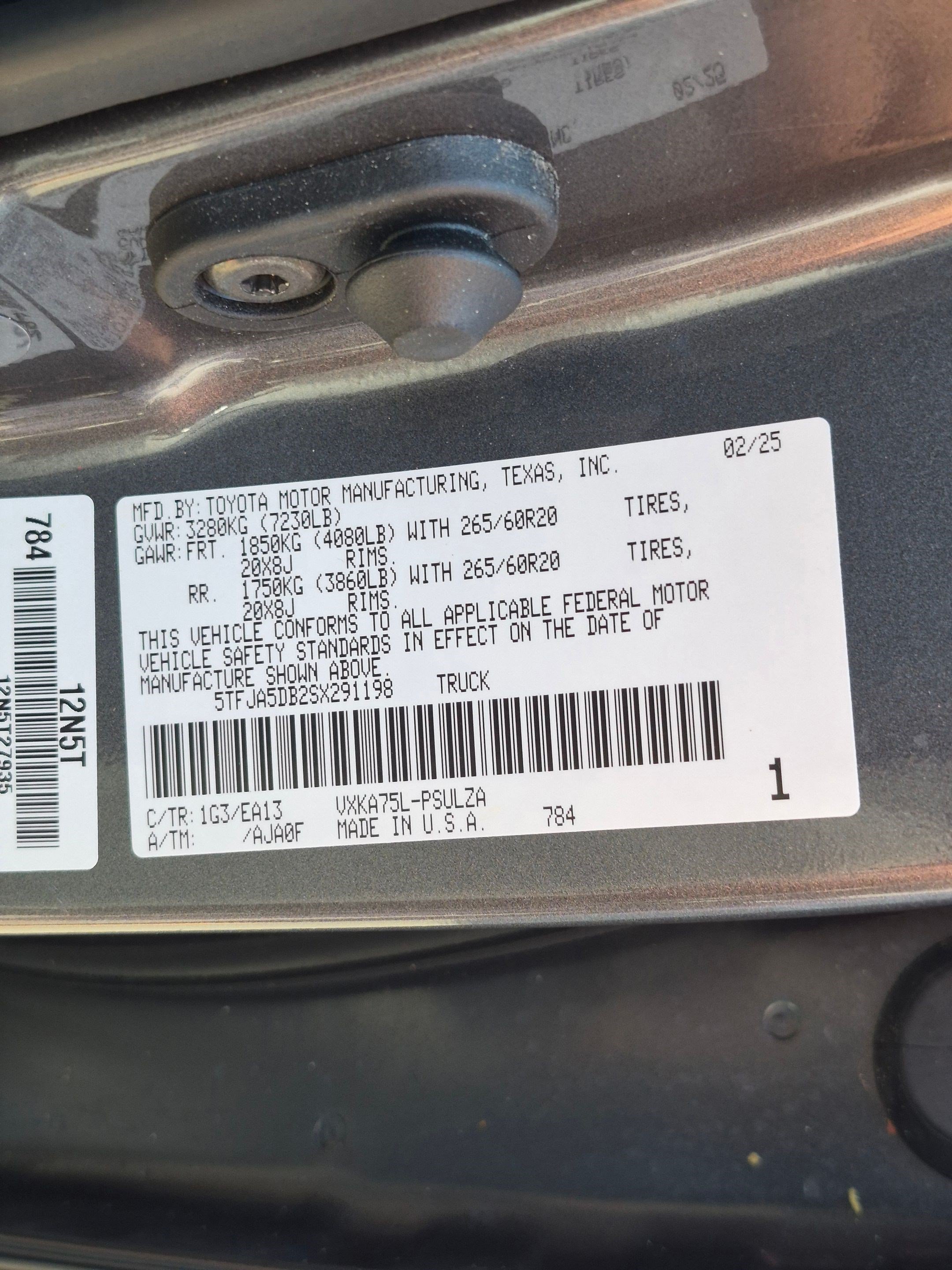 Used 2025 Toyota Tundra Limited AWD/4WD image 32