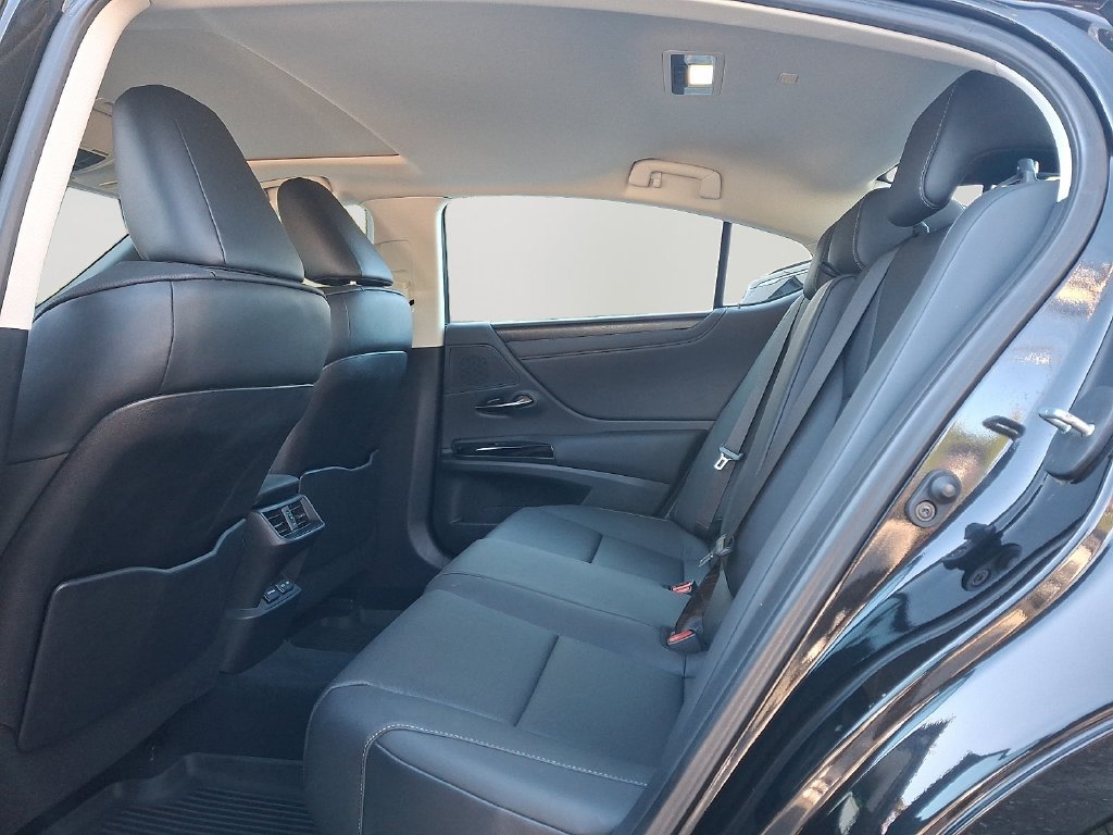 Used 2024 Lexus ES 350 w/ Premium Package FWD image 9
