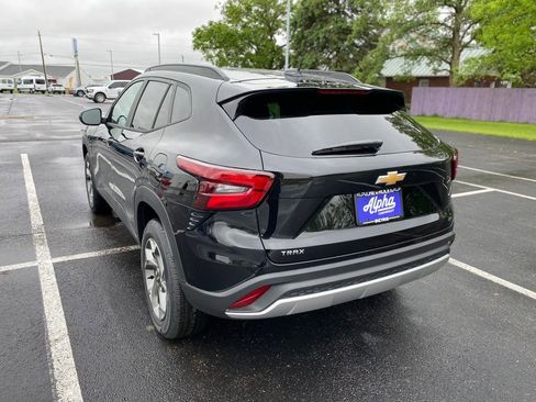 New 2026 Chevrolet Trax LT w/ LT Convenience Package FWD image 5