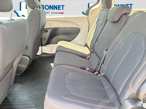 Used 2018 Chrysler Pacifica Touring Plus FWD image 22