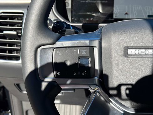 New 2025 Land Rover Discovery Dynamic SE image 27