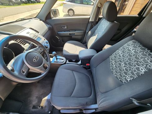 Used 2010 Kia Soul + w/ Audio Pkg FWD image 6