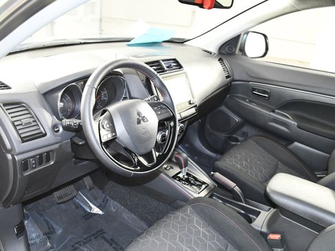 Used 2024 Mitsubishi Outlander Sport LE image 2
