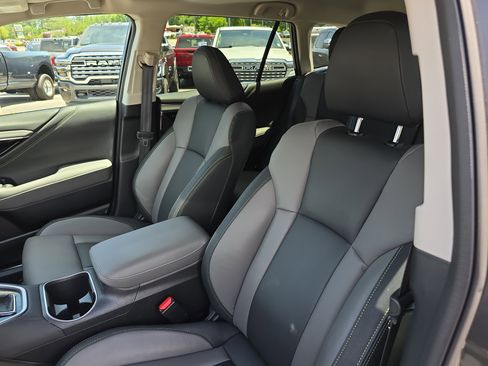 Used 2025 Subaru Outback Onyx Edition AWD/4WD image 23