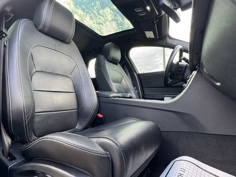 Used 2016 Jaguar XF S image 31