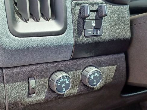 Used 2018 Chevrolet Colorado Z71 AWD/4WD image 13