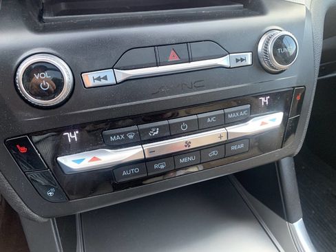 Used 2020 Ford Explorer XLT w/ Equipment Group 202A image 25