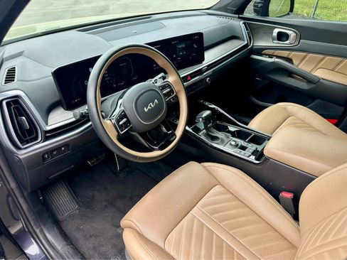 Used 2025 Kia Sorento SX Prestige w/ Olive Brown Leather Package image 11