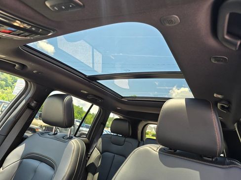 New 2026 Jeep Grand Cherokee Limited AWD/4WD image 12