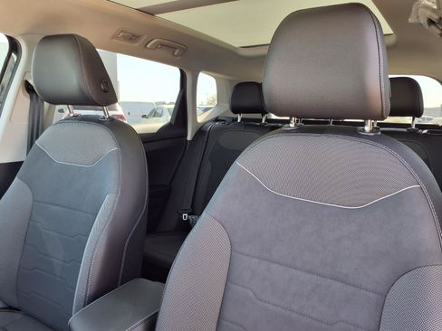 New 2026 Volkswagen Taos SE FWD image 10