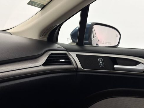 Used 2019 Ford Fusion SE w/ Equipment Group 151A FWD image 26