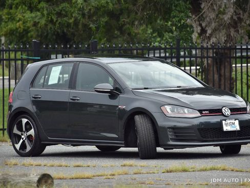 Used 2017 Volkswagen GTI SE FWD image 4