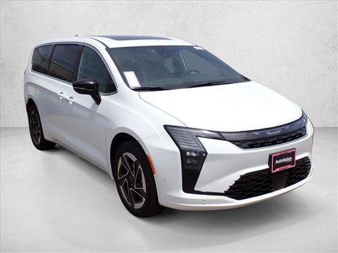 New 2027 Chrysler Pacifica Limited AWD/4WD image 6
