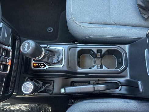 Used 2025 Jeep Wrangler Unlimited Sahara AWD/4WD image 37