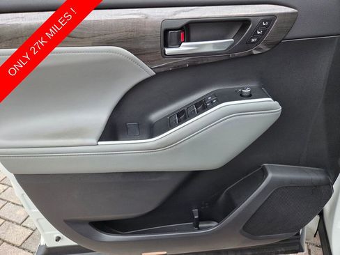 Used 2023 Toyota Highlander Limited FWD image 29