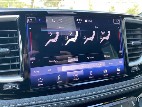 Used 2021 Chrysler Pacifica Touring w/ Uconnect Theater Family Group AWD/4WD image 23