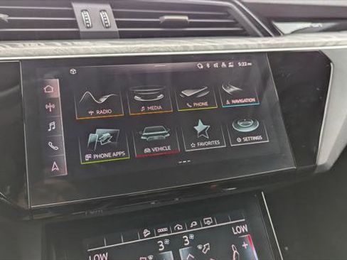 Used 2021 Audi e-tron Premium w/ Convenience Plus Package image 19