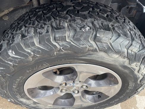 Used 2018 Jeep Wrangler Unlimited Sahara w/ Dual Top Group image 12