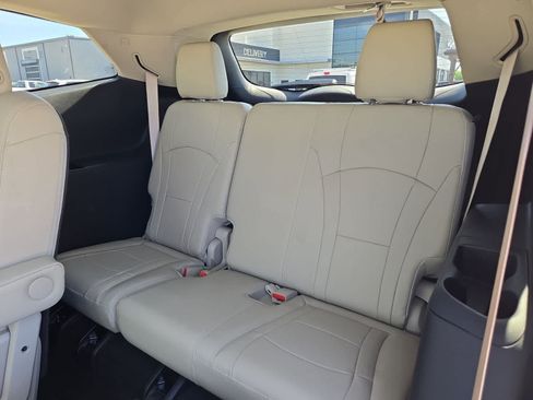 Used 2018 Buick Enclave Premium w/ Experience Buick Package FWD image 37