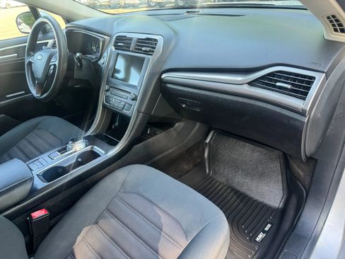 Used 2018 Ford Fusion SE FWD image 26