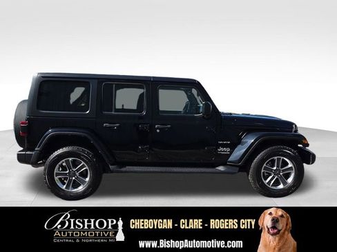 Used 2022 Jeep Wrangler Unlimited Sahara w/ LED Lighting Group AWD/4WD image 14