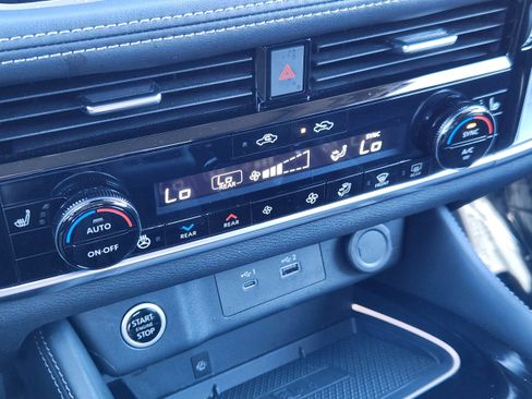 Used 2023 Nissan Rogue Platinum w/ Platinum Premium Package image 24