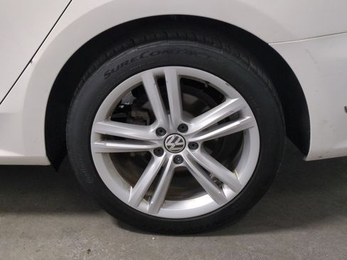Used 2013 Volkswagen Passat TDI SE FWD image 12