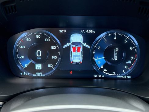 Used 2020 Volvo XC60 T5 Momentum w/ Protection Package Premier image 13