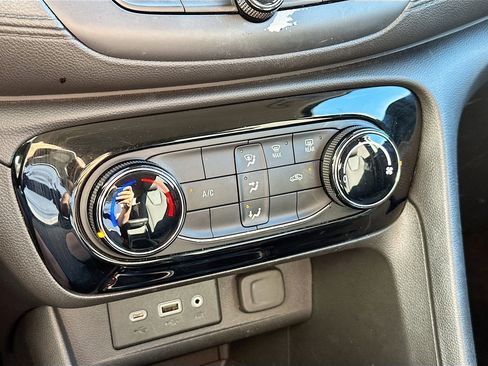 Used 2023 Buick Encore GX Preferred image 22