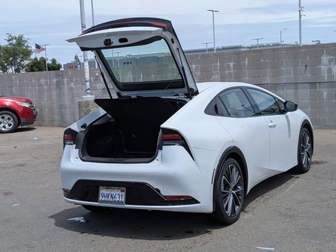 Used 2023 Toyota Prius XLE FWD image 5