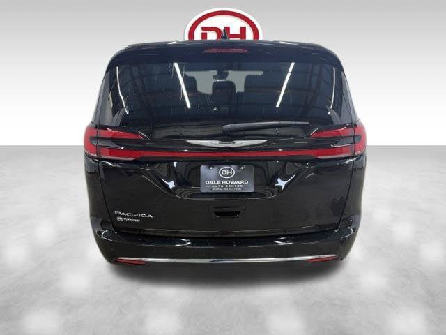 Used 2025 Chrysler Pacifica Select FWD image 12
