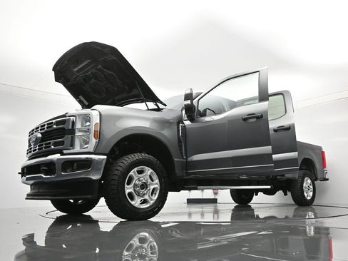 Used 2025 Ford F250 XLT AWD/4WD image 48