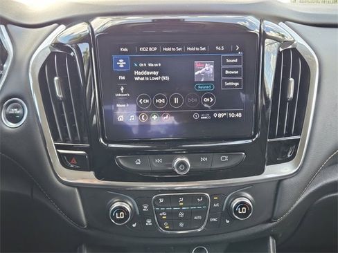 Used 2021 Chevrolet Traverse LT image 18