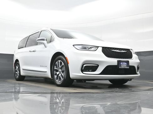 Used 2022 Chrysler Pacifica Pinnacle FWD image 34