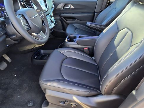 New 2026 Chrysler Voyager LX image 16