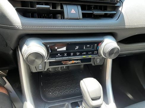 Used 2022 Toyota RAV4 LE AWD/4WD image 29